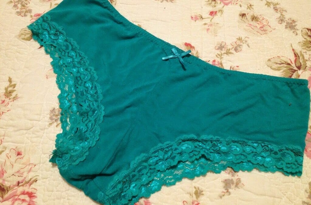 Mom Monday: Lace-edge Undies, Cloning Your Favourites!